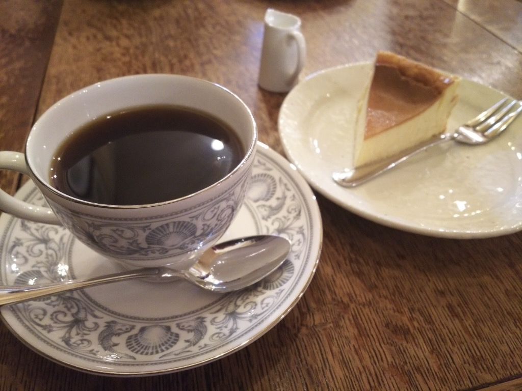 あぶり珈琲のケーキとコーヒー