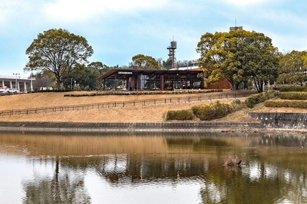 スターバックス 奈良鴻ノ池運動公園店 外観