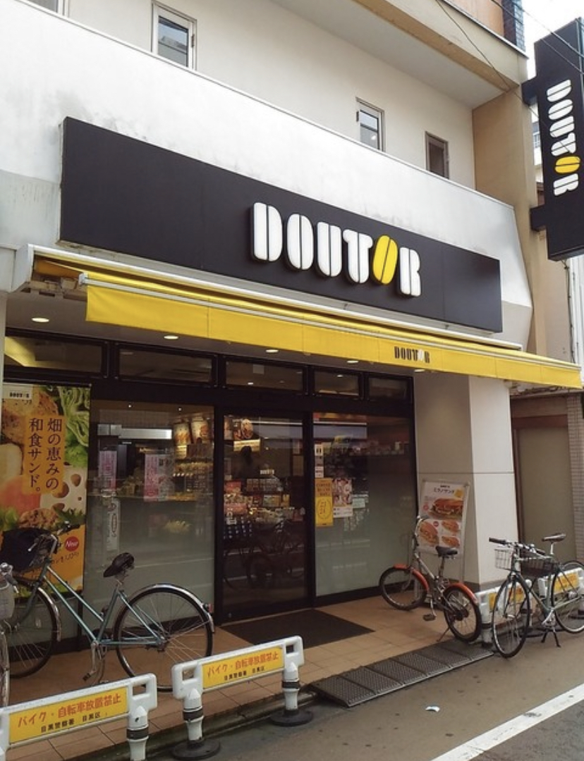 ドトールコーヒー学芸大学駅西口店の外観