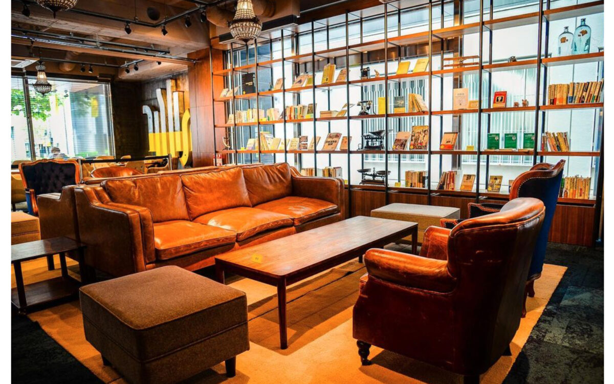 CAFE SALVADOR BUSINESS SALONの店内