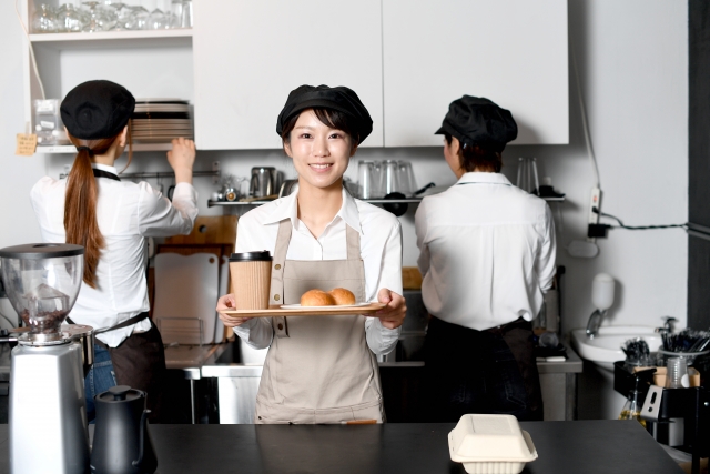 カフェでのバイトのイメージ