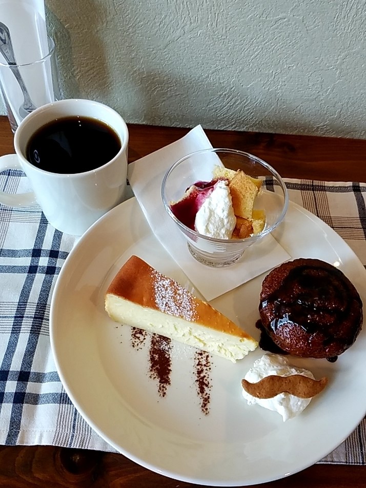 カフェシュヌルバルツのケーキ