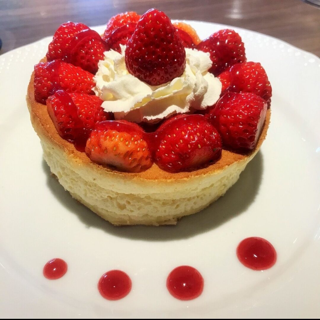 コニワコーヒーたまプラーザの苺パンケーキ