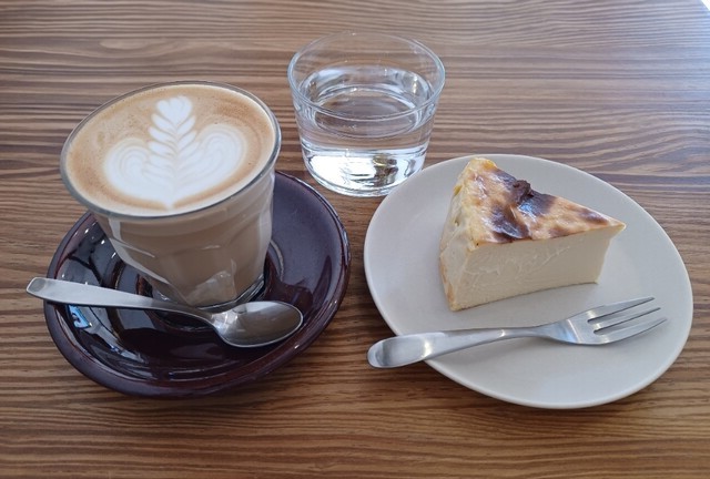 engrave coffee roasters （エングレイブ コーヒロースターズ）のケーキ