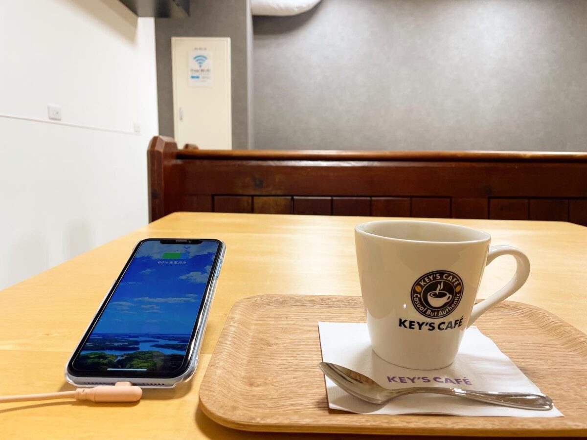 KEY'S CAFE 松島離宮 海の駅店の電源席