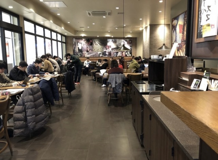 スターバックス武蔵小杉東急スクエア店の内観