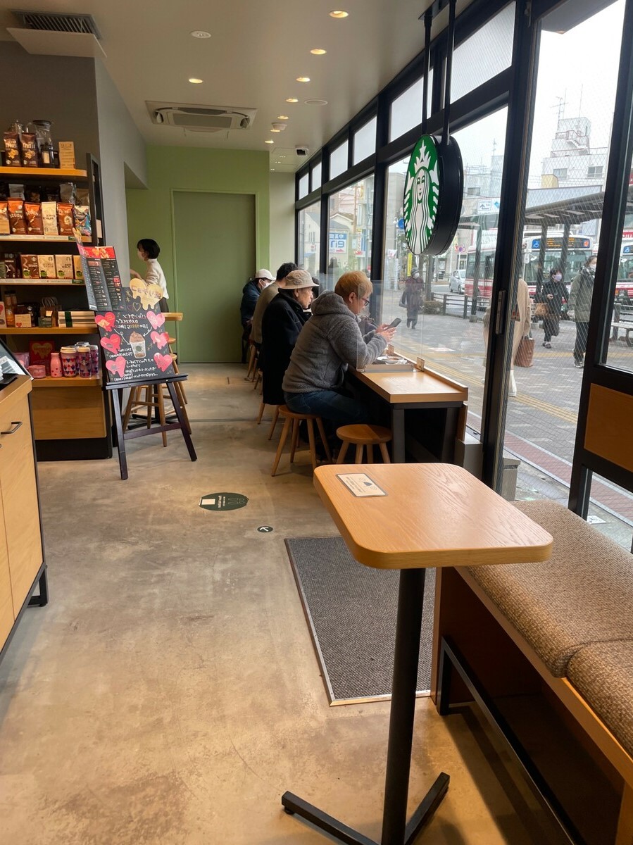 スターバックスコーヒー 経堂駅店の内観