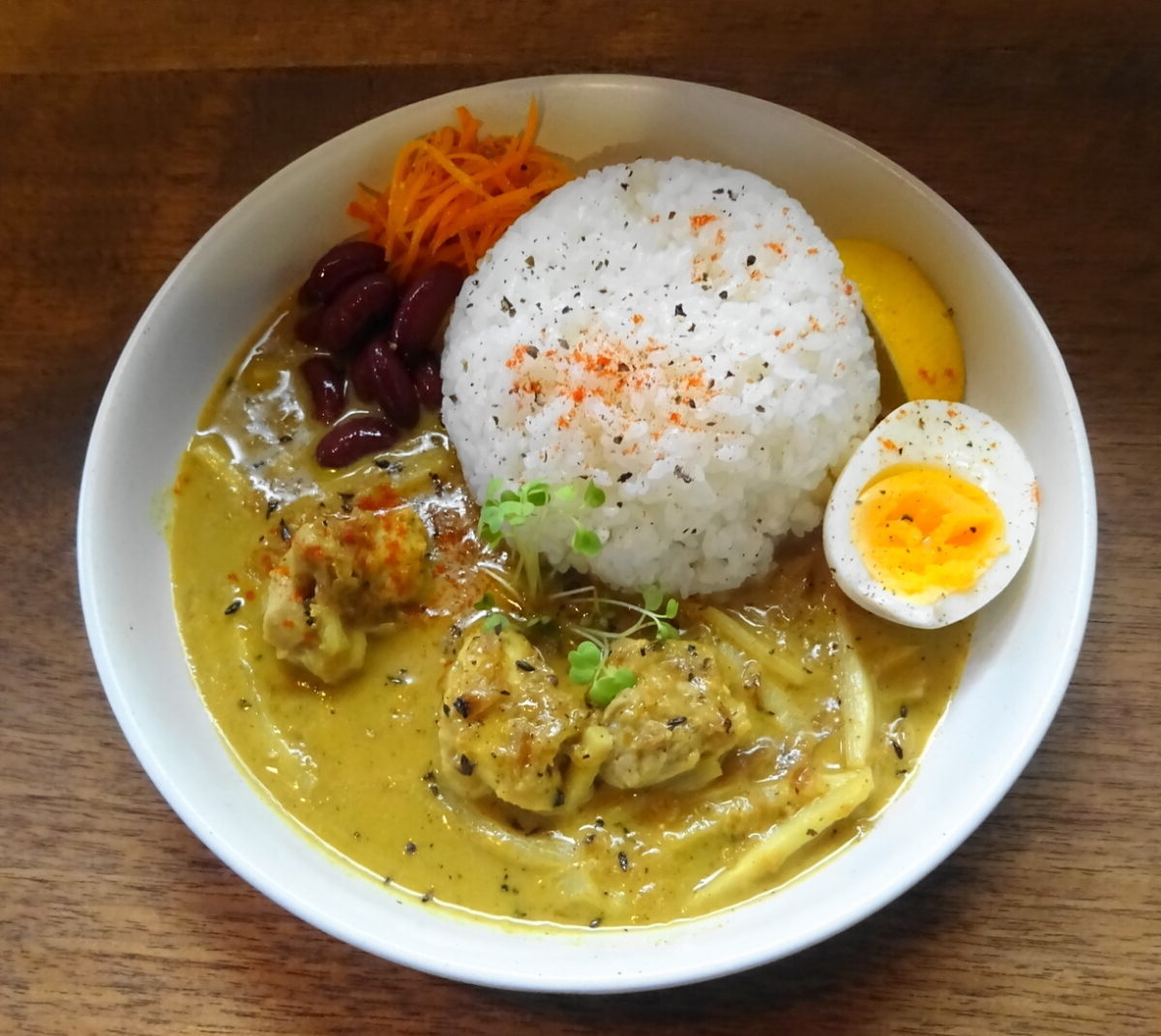 カフェ・ラーチのレモンクリームカレーの写真