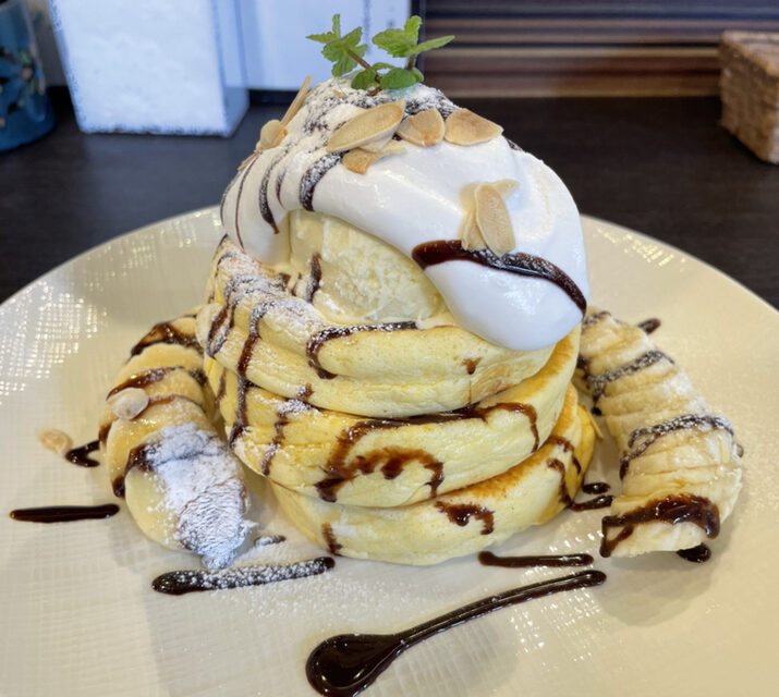 喫茶ぽっちのチョコバナナパンケーキの写真