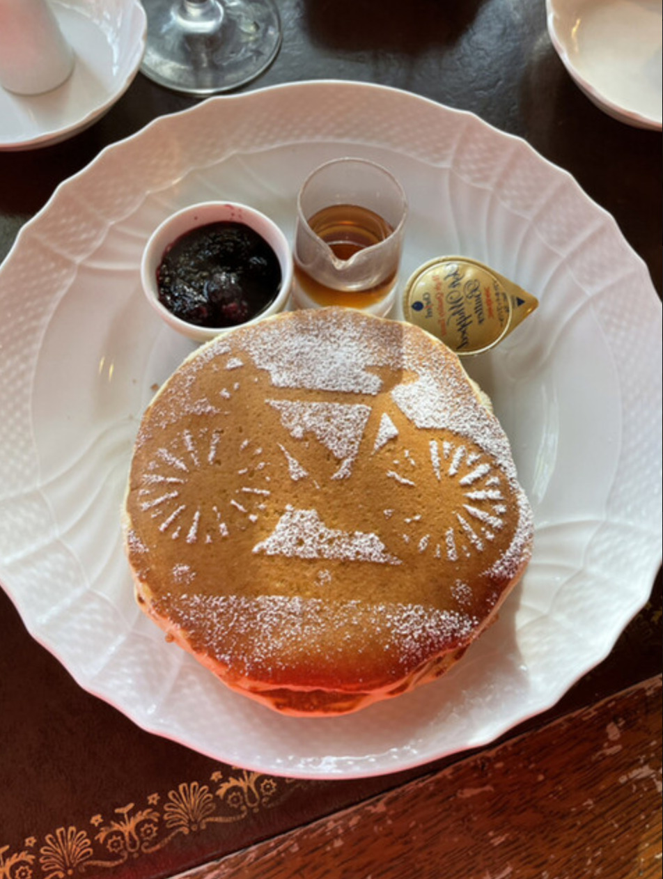 カフェ・ル・プティ・ニ・トロワのパンケーキ