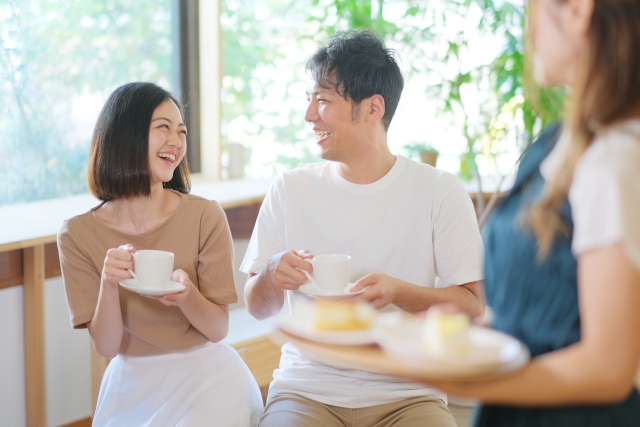 カフェでのデートのイメージ