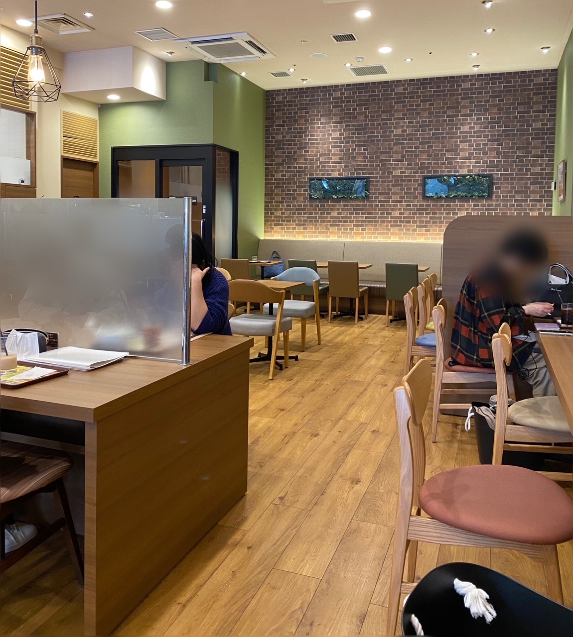 カフェドクリエオアシス21店の内観2