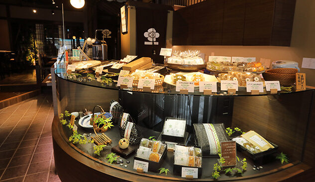 茶寮翠泉 高辻本店の販売スペース