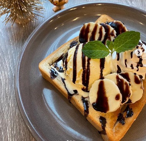 カフェブルーのチョコバナナハニートースト