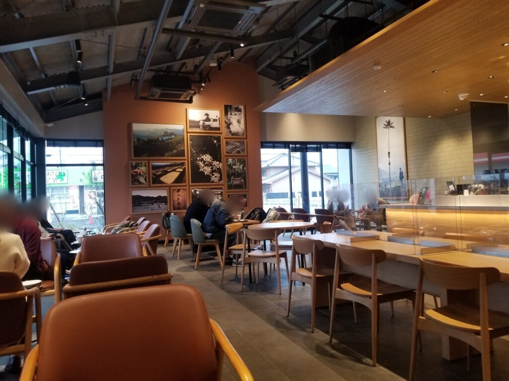 STARBUCKS COFFEEの内観