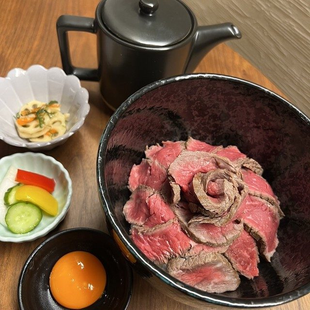 bistro-bar-HAKONIWAの肉丼