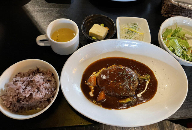 コジカのハンバーグランチ