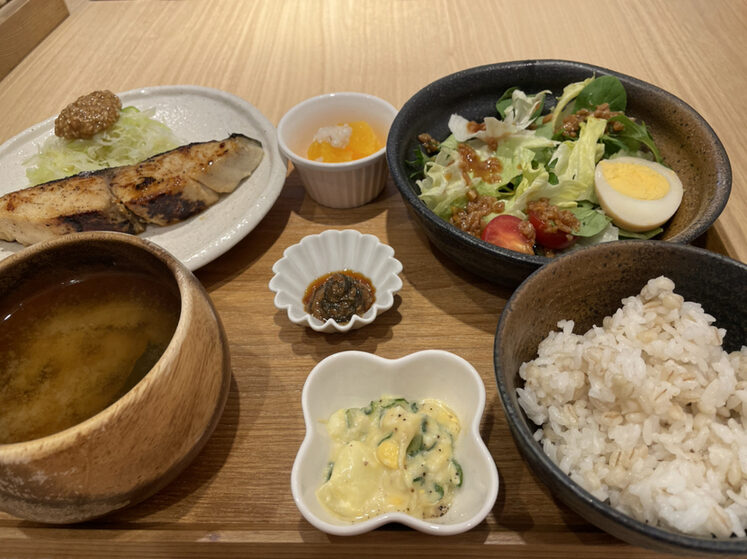 発酵食カフェ　フィグ　プレートのランチの写真