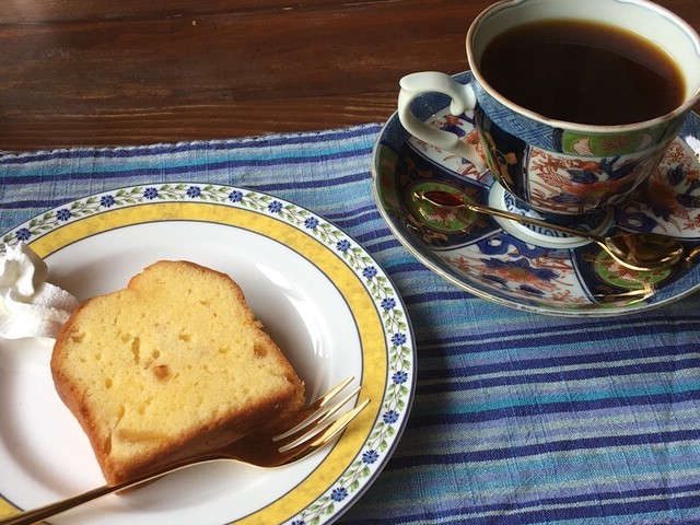 ゆずカフェパウンドケーキとコーヒー