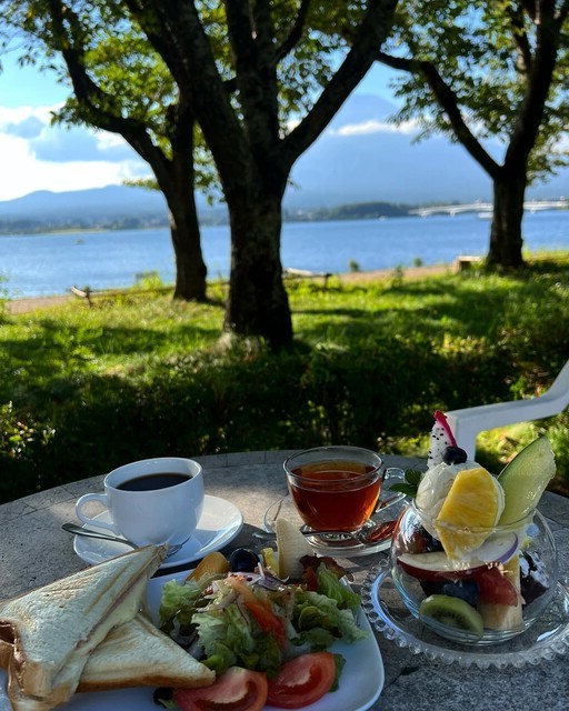 カフェミミテラス席と食事