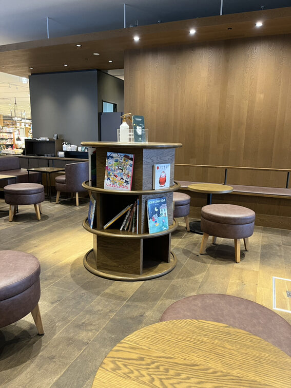 スターバックスコーヒーTSUTAYAパークタウン加古川店の店内の写真