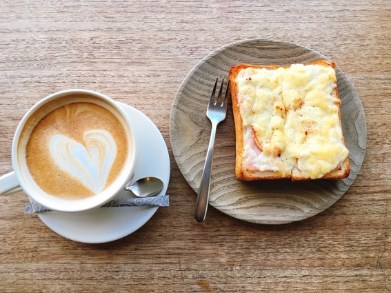 MOTO COFFEEのクロックムッシュとカフェモカ