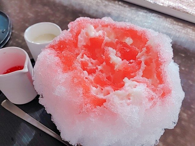 大蔵餅のいちごみるくかき氷