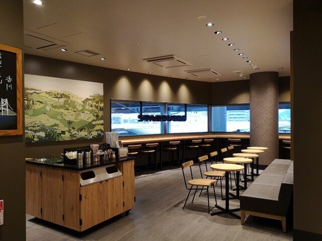 スターバックスコーヒーJR高松駅店の内観