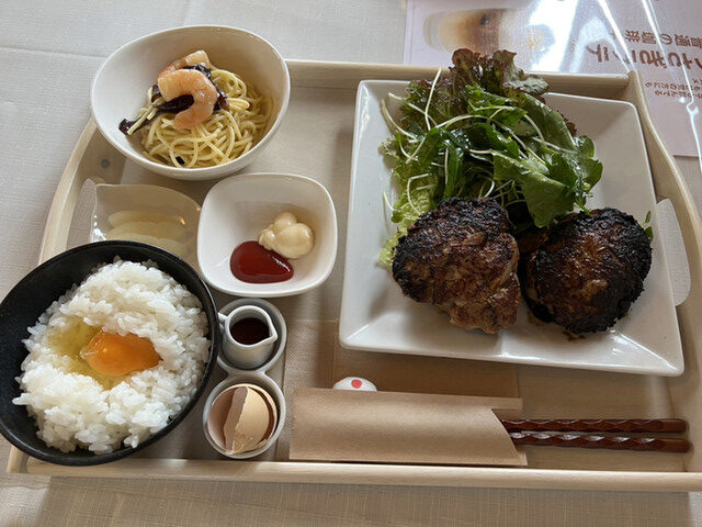 うさぎの穴ハンバーグランチ