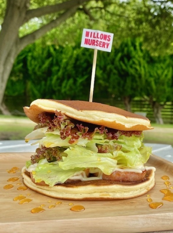 WILLOWS NURSERY （ウィローズ　ナーサリー）の「スパムパンケーキバーガー」