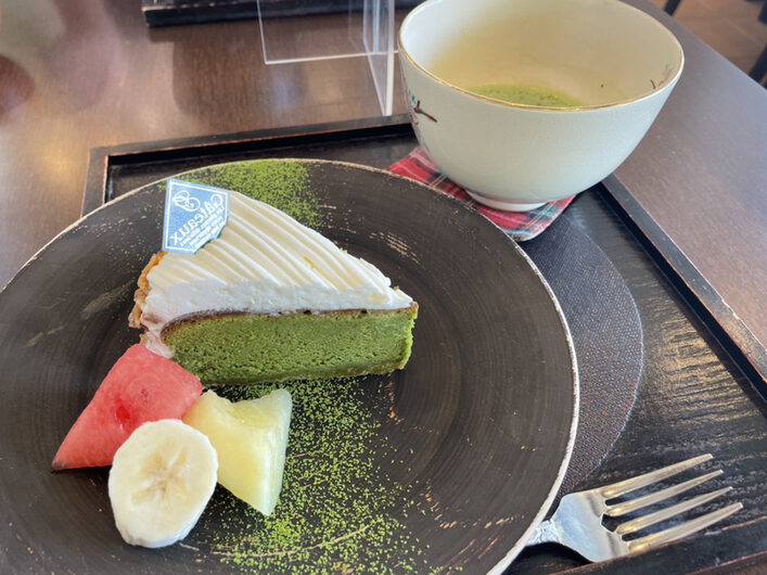 Green Tea Fieldsのケーキセットの写真