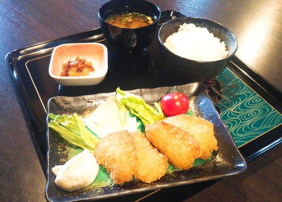 ほりかふぇのバスフライ定食