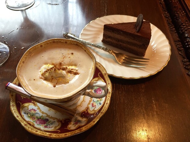 風見鶏のコーヒーとケーキ