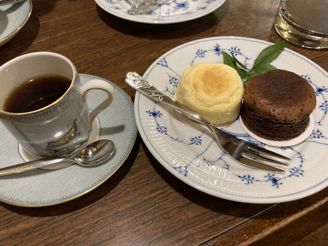 欄館のコーヒーとケーキ