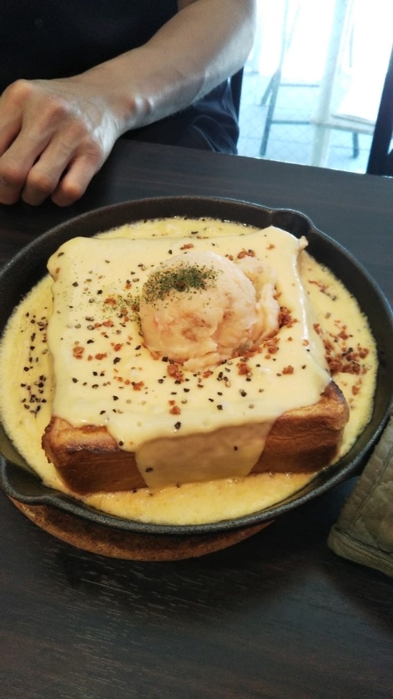 wanshoseのポテトサラダと溺れるチーズたっぷりフレンチ