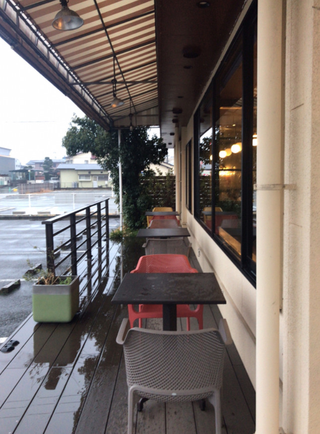 前川珈琲店のテラス席