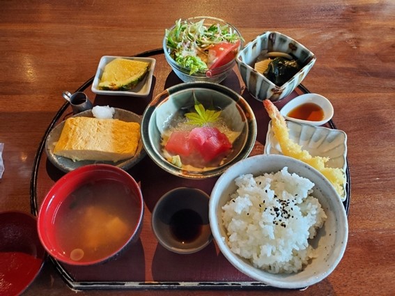 お城の下での魚魚魚ランチ