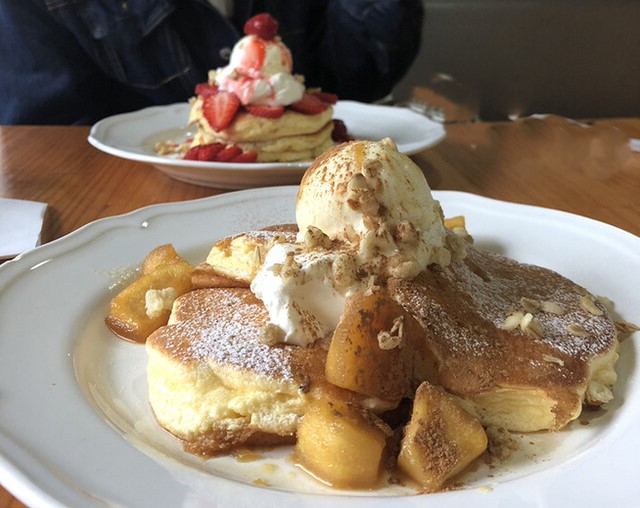 サンバーガーのアップルパンケーキ