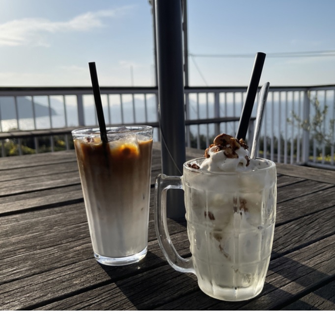 たかの巣カフェのテラス席