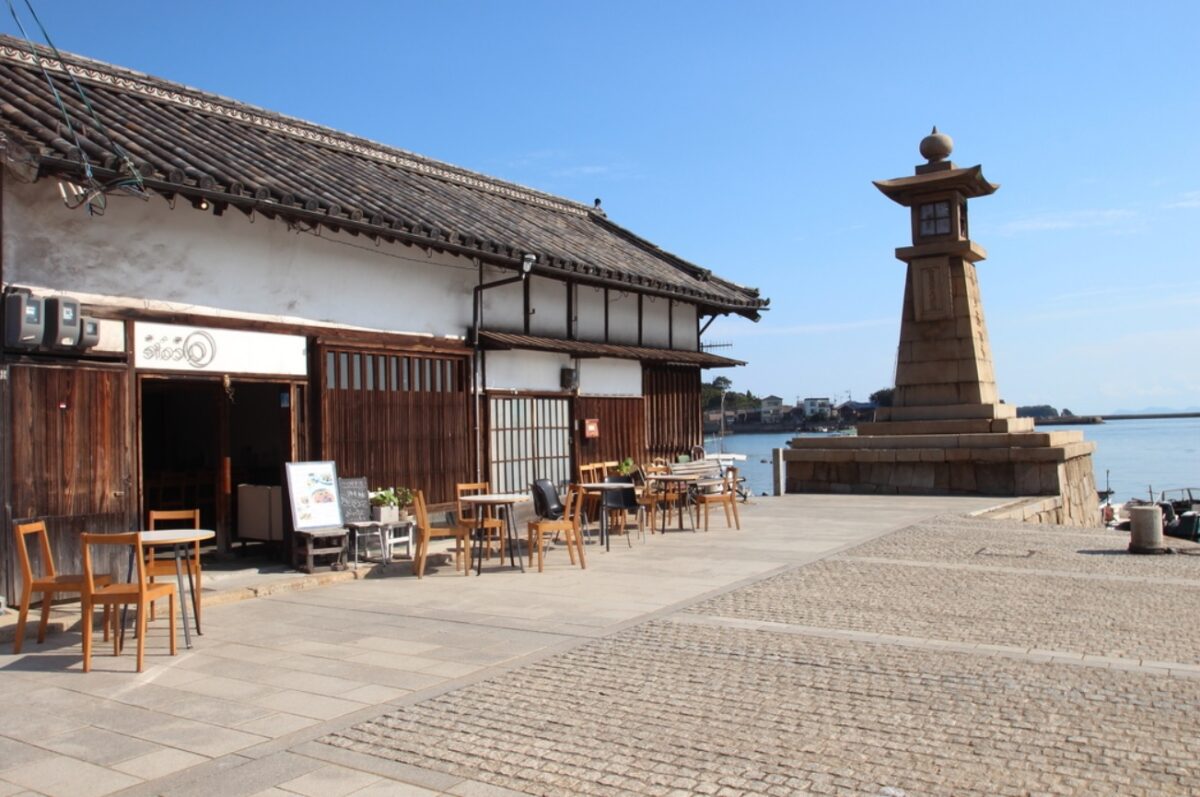 鞆の浦（トモノウラ） a cafeの外観