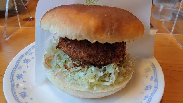 コメダ珈琲のコロッケバーガー