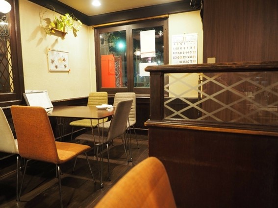 cafe ＆ izakaya　Homeの内観