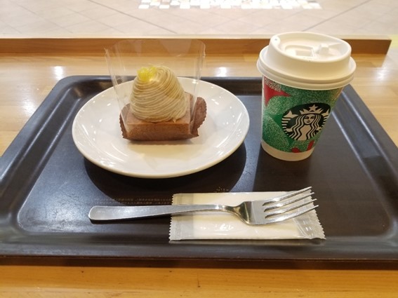 Starbucks Coffeeのソイラテとスイーツ