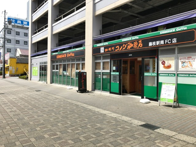 コメダ珈琲店の外観