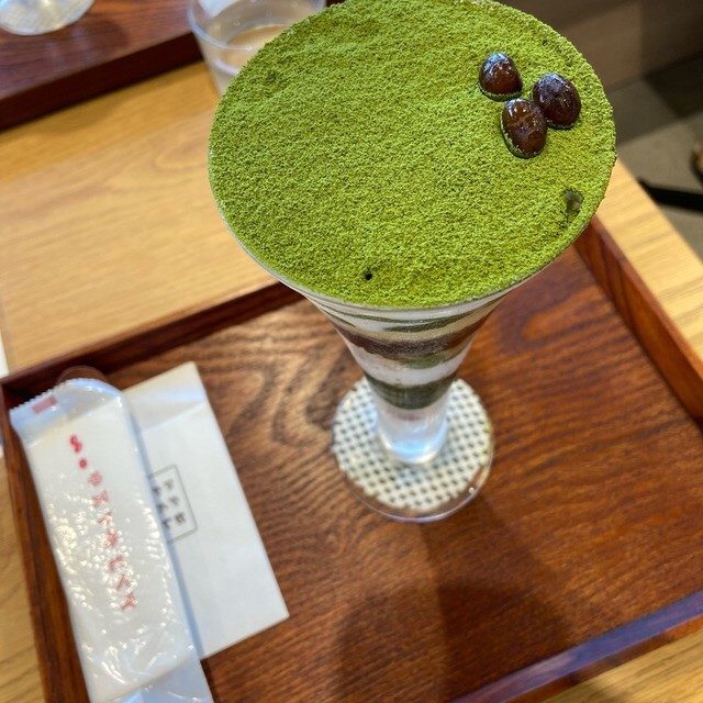 マタイッコタベタイカフェの抹茶あんこパフェ