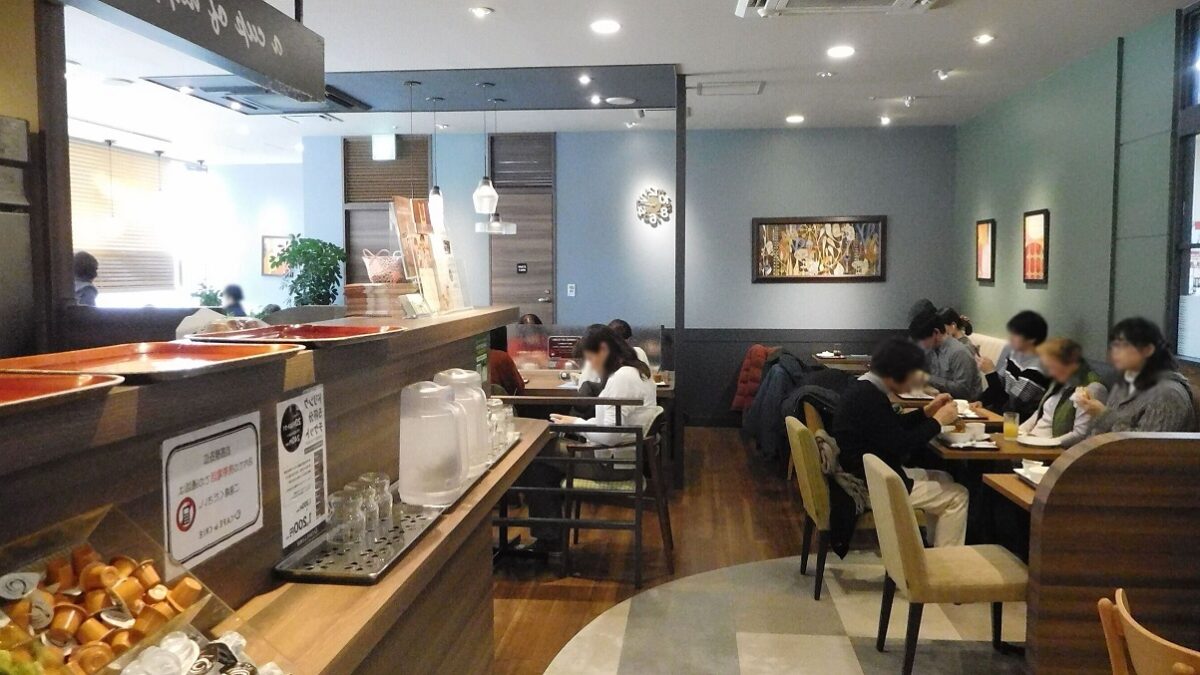 CAFE de CRIE PLUS　上大岡店の内観