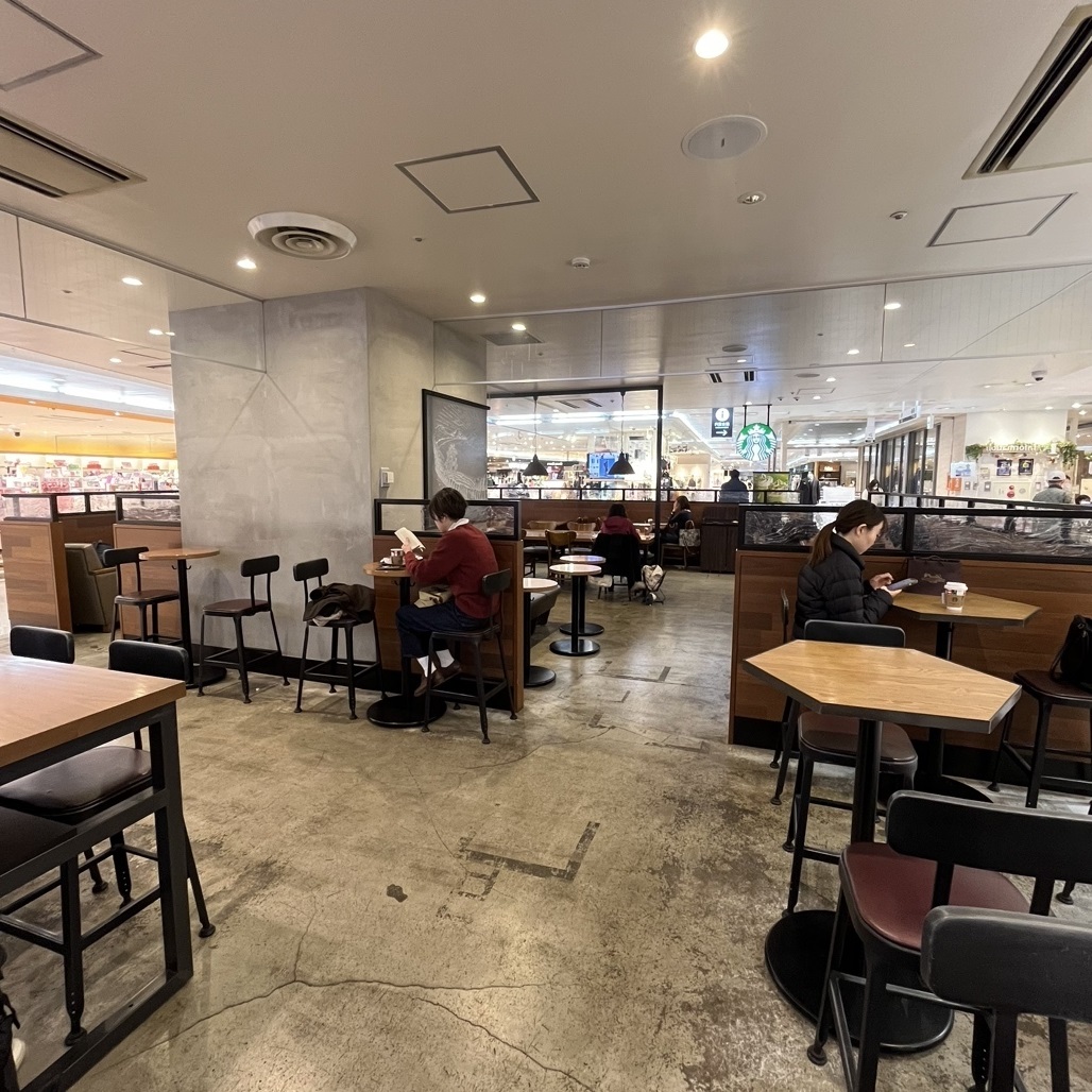 スターバックス盛岡フェザン店の内観