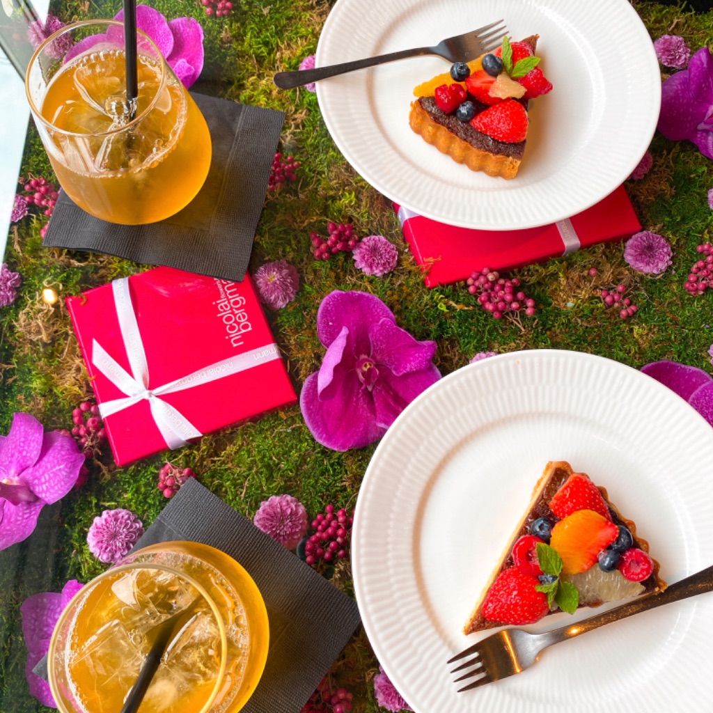 Nicolai Bergmann NOMU aoyama 東京都 花に囲まれた空間でティータイム