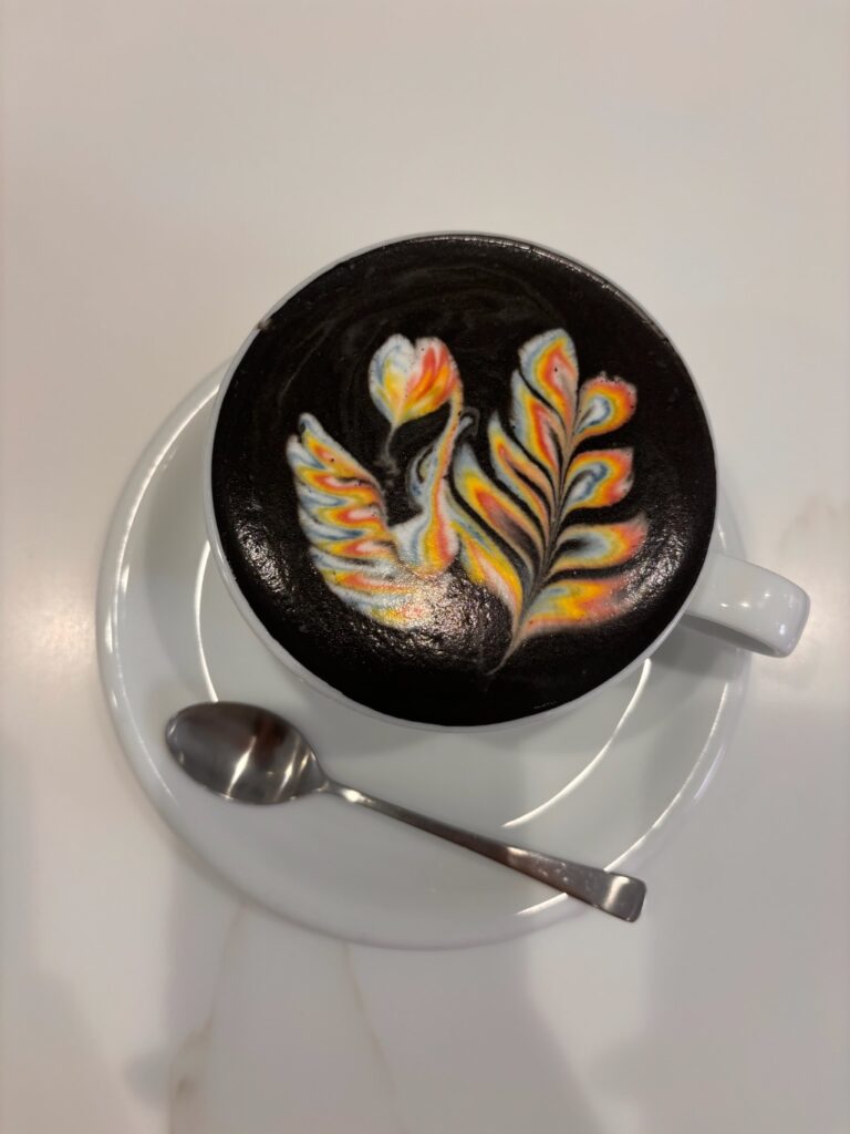 roar coffee 東銀座 東京都 外国人が多い店内